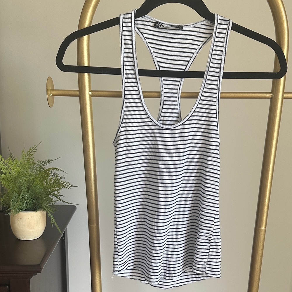 ZARA black + white striped tank top (size small) ✨